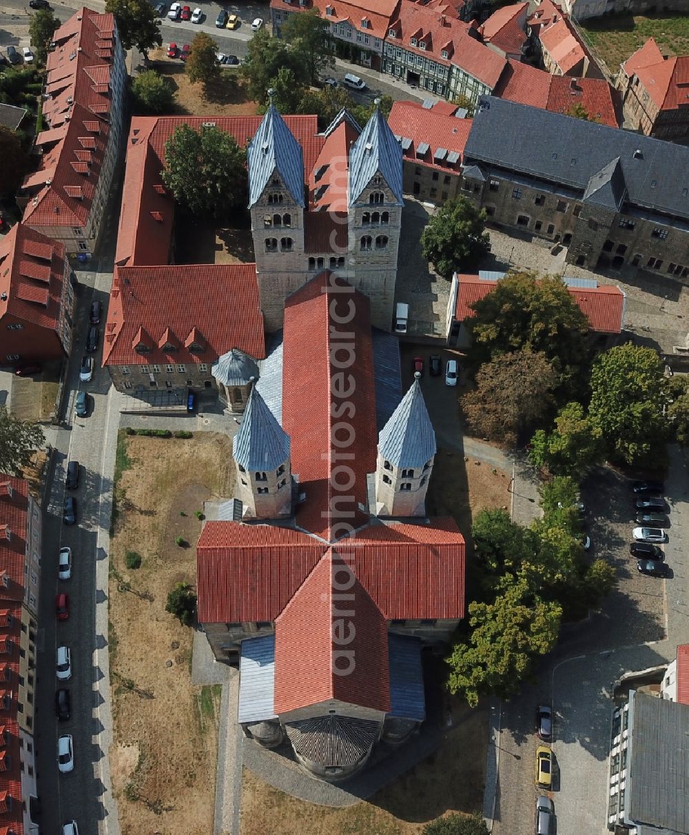 Aerial photograph Halberstadt - Old Town area and city center on church Liebfrauenkirche in Halberstadt in the state Saxony-Anhalt