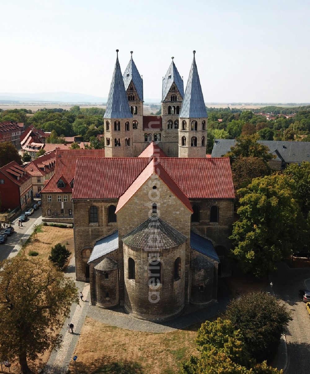 Aerial image Halberstadt - Old Town area and city center on church Liebfrauenkirche in Halberstadt in the state Saxony-Anhalt