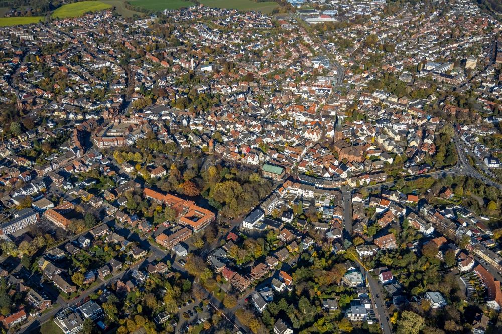 Aerial image Haltern am See - Old Town area and city center overlooking the St.-Sixtus-Kirche at Markt in Haltern am See in the state North Rhine-Westphalia, Germany