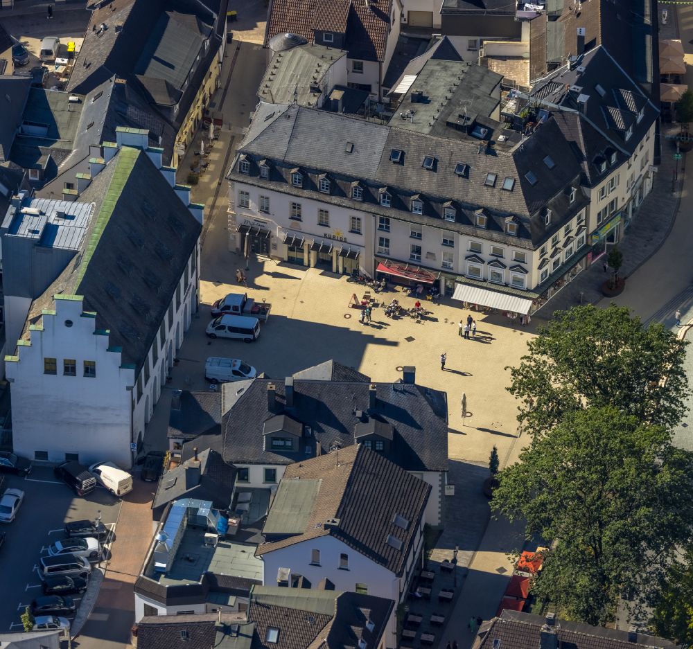 Aerial photograph Hansestadt Attendorn - Old Town area and city center on street Breite Techt - Torenkasten - Im Hohl in Hansestadt Attendorn in the state North Rhine-Westphalia, Germany