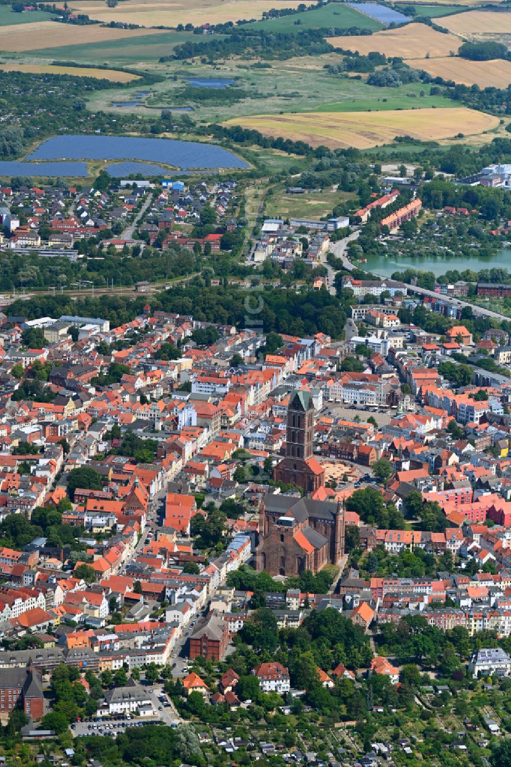Wismar from the bird's eye view: Old Town area and city center in Hansestadt Wismar at the baltic sea coast in the state Mecklenburg - Western Pomerania, Germany
