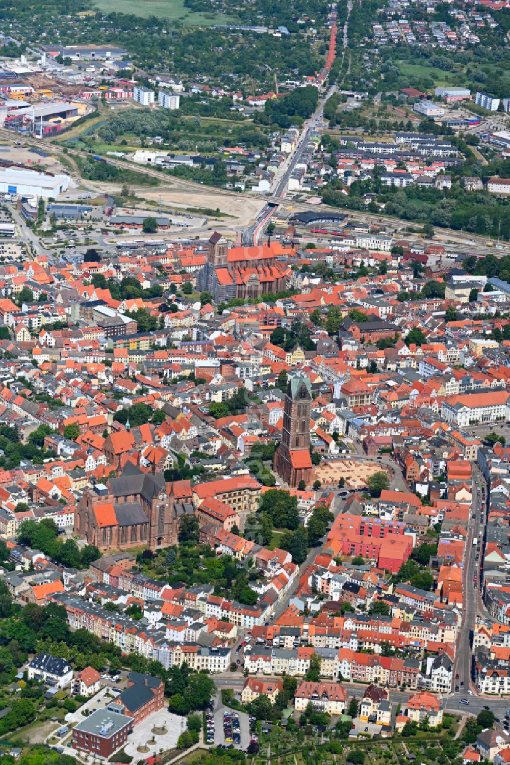Aerial photograph Wismar - Old Town area and city center in Hansestadt Wismar at the baltic sea coast in the state Mecklenburg - Western Pomerania, Germany