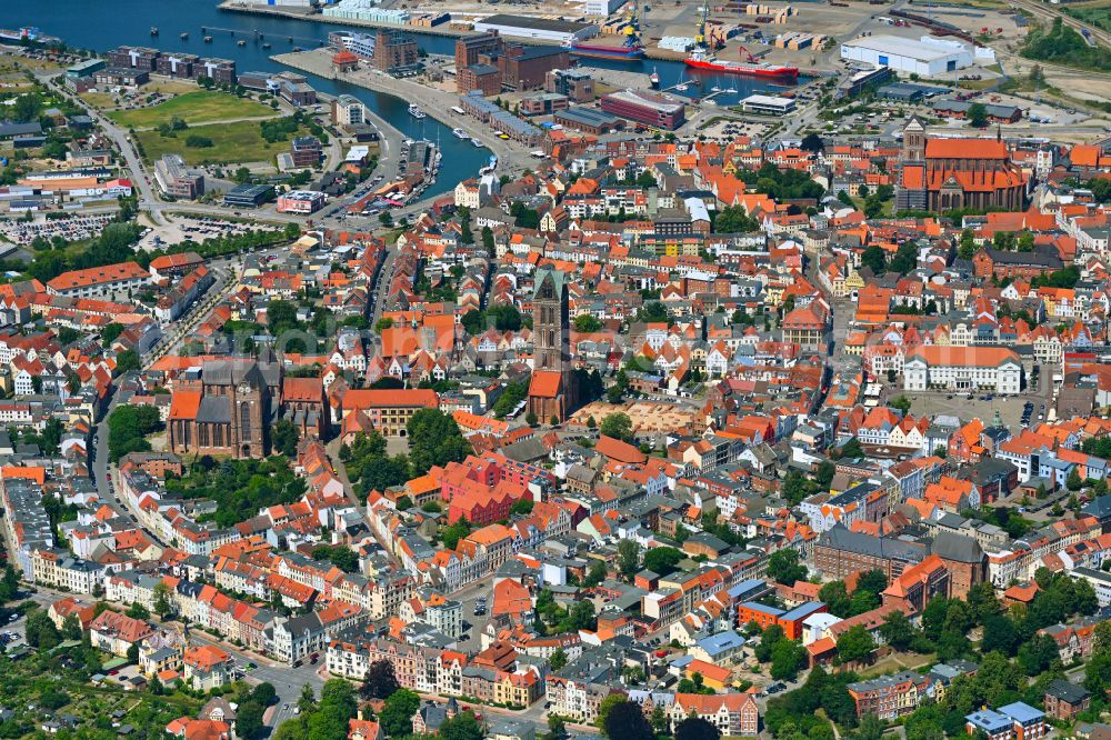 Wismar from the bird's eye view: Old Town area and city center in Hansestadt Wismar at the baltic sea coast in the state Mecklenburg - Western Pomerania, Germany