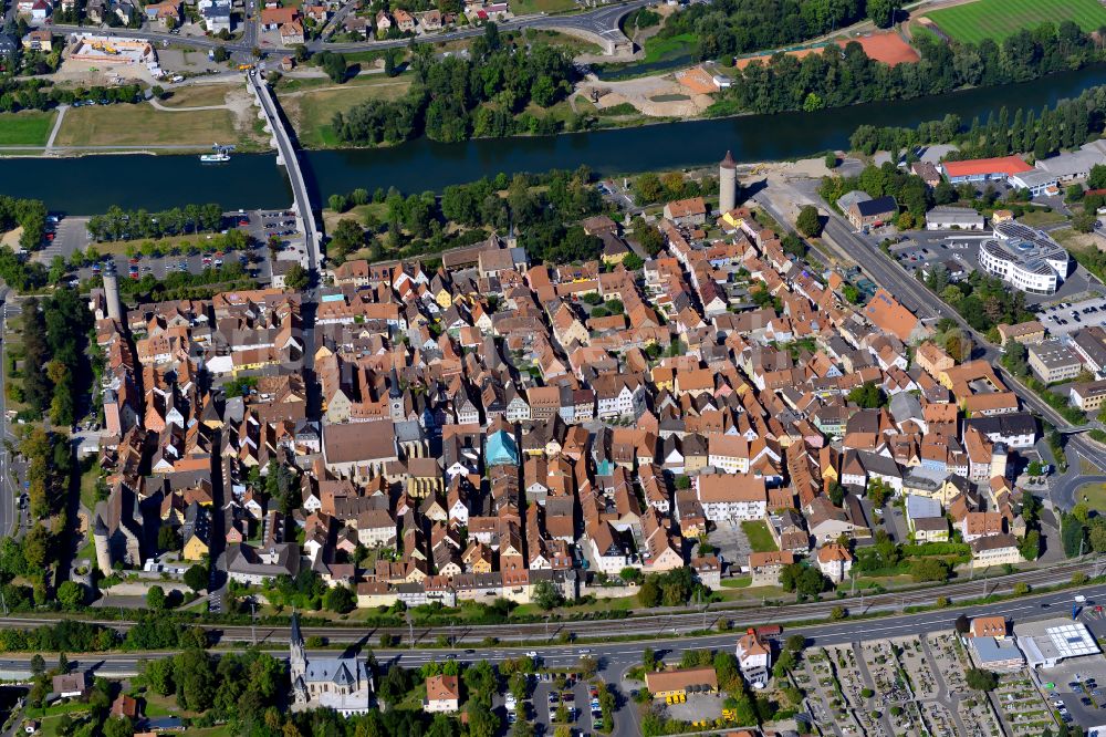 Aerial photograph Kleinochsenfurt - Old Town area and city center in Kleinochsenfurt in the state Bavaria, Germany