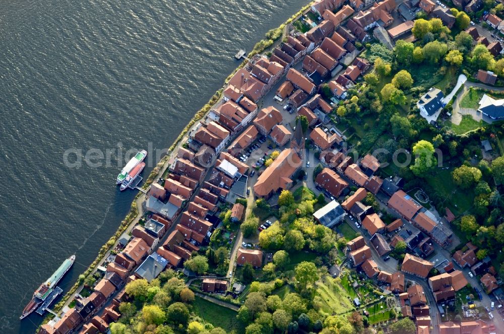 Aerial photograph Lauenburg/Elbe - Old Town area and city center with Maria-Magdalenen church in Lauenburg/Elbe in the state Schleswig-Holstein, Germany