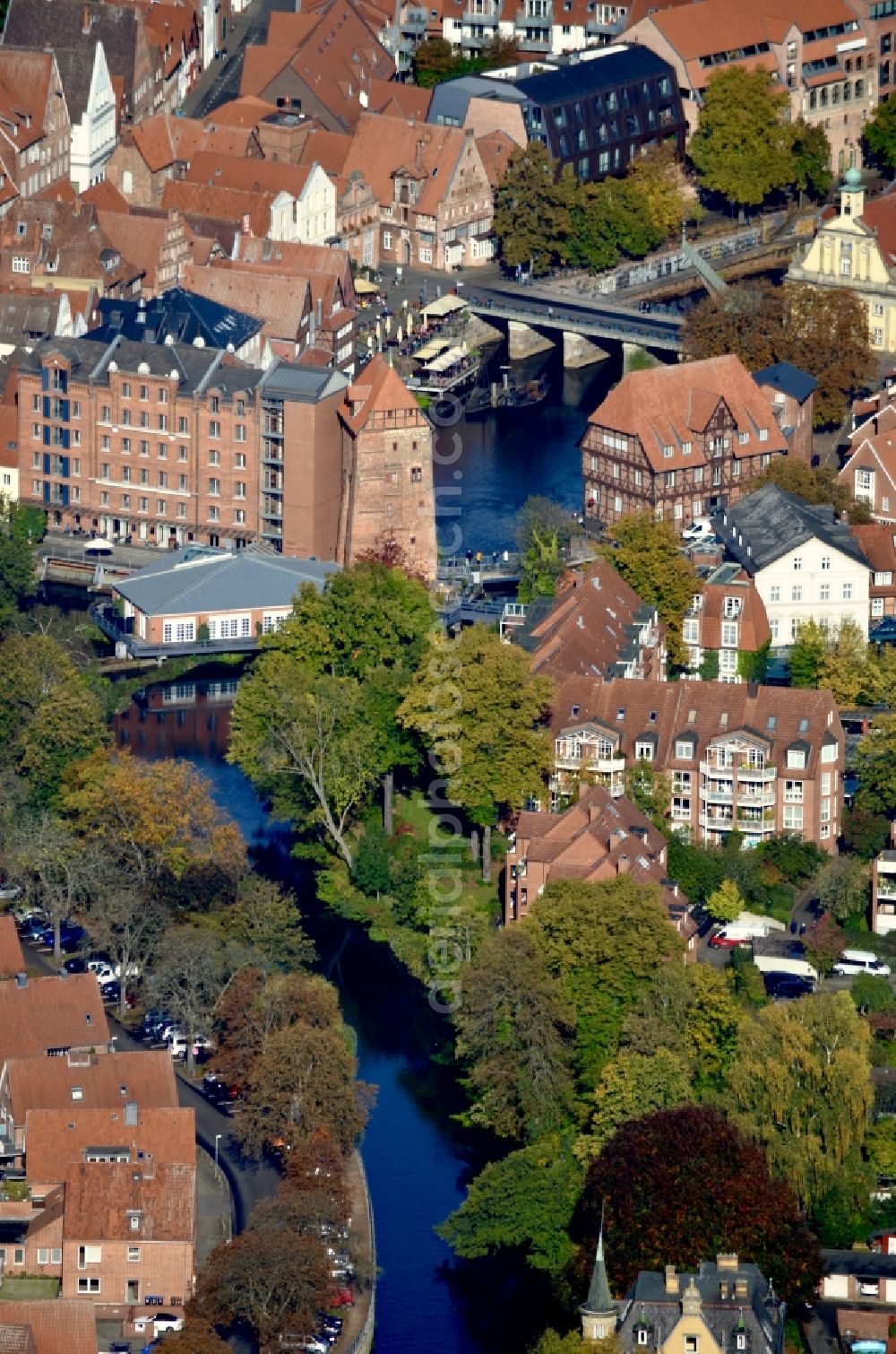 Aerial photograph Lüneburg - Old Town area and city center on Ilmenau in Lueneburg in the state Lower Saxony, Germany