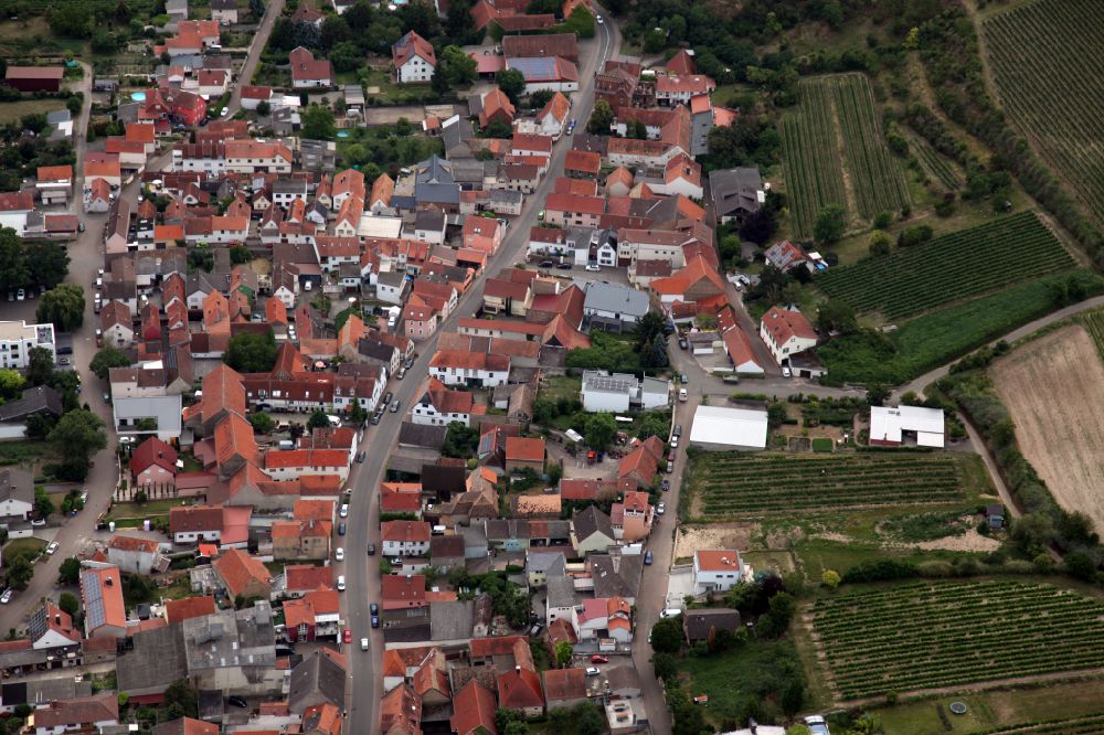 Aerial photograph Mettenheim - Old Town area and city center on street Hauptstrasse in Mettenheim in the state Rhineland-Palatinate, Germany