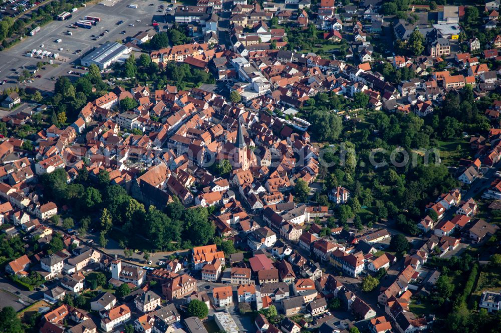 Michelstadt from the bird's eye view: Old Town area and city center on place Marktplatz in Michelstadt in the state Hesse, Germany