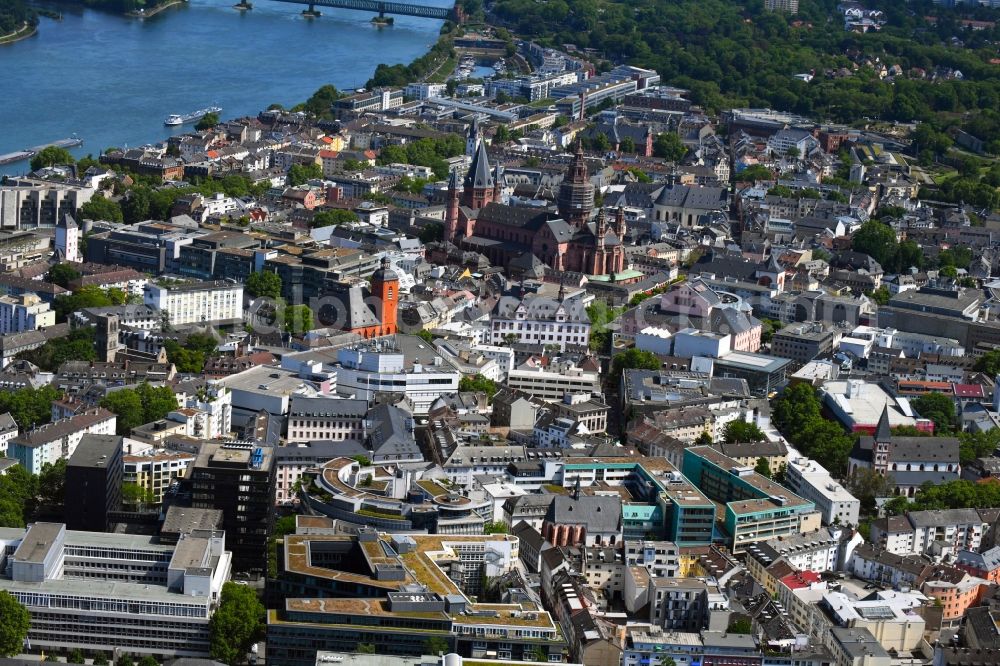 Aerial image Mainz - Old Town area and city center in the district Altstadt in Mainz in the state Rhineland-Palatinate, Germany