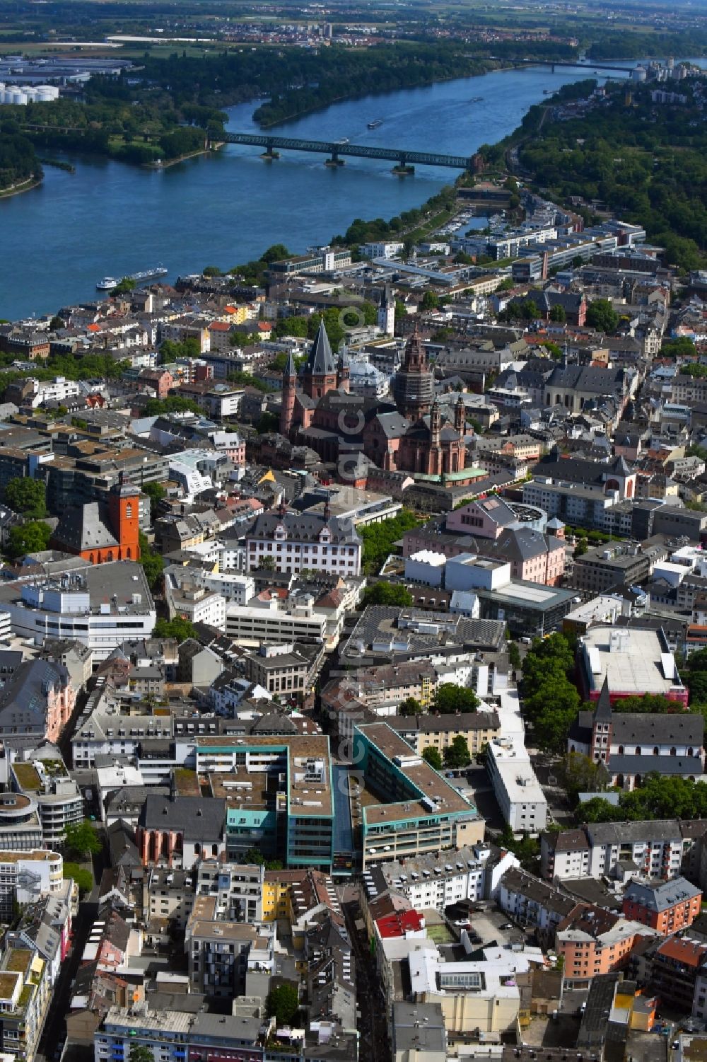 Mainz from the bird's eye view: Old Town area and city center in the district Altstadt in Mainz in the state Rhineland-Palatinate, Germany