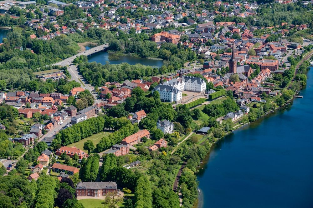 Aerial image Plön - Old Town area and city center um das Ploener Schloss in Ploen in the Holsteinische Schweiz in the state Schleswig-Holstein, Germany