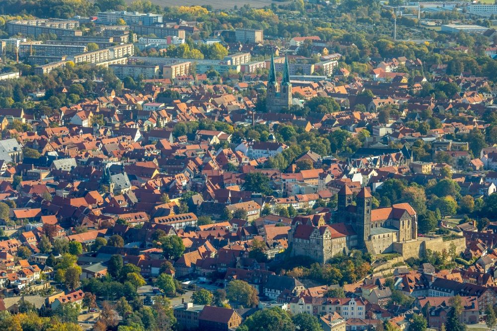 Aerial photograph Quedlinburg - Old Town area and city center in Quedlinburg in the state Saxony-Anhalt, Germany