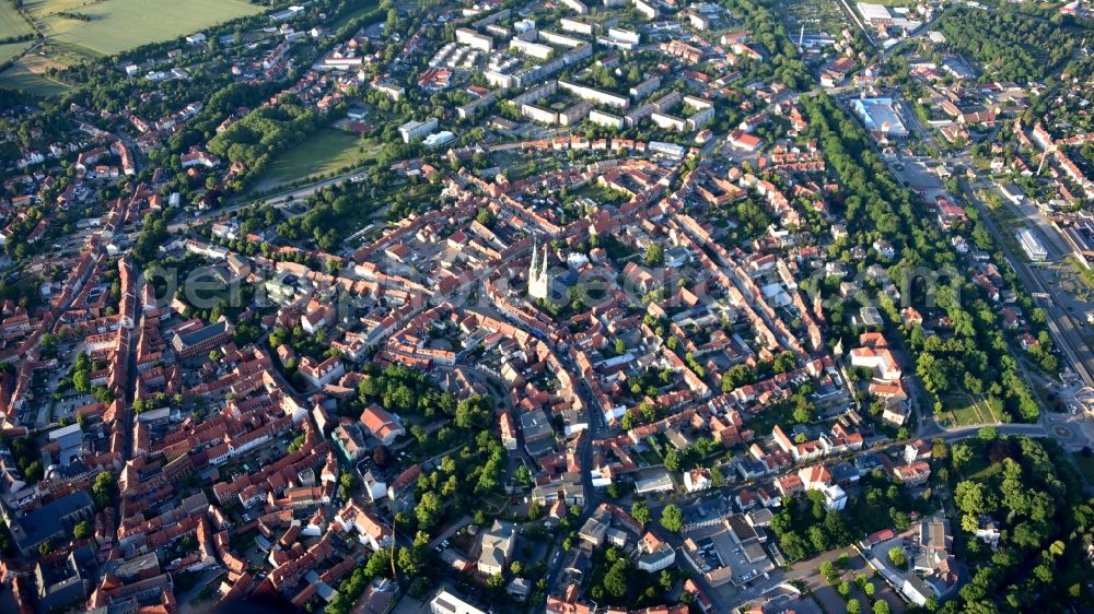 Aerial photograph Quedlinburg - Old Town area and city center in Quedlinburg in the state Saxony-Anhalt, Germany