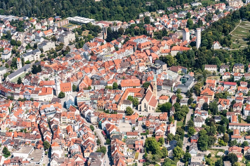 Aerial image Ravensburg - Old Town area and city center Schon von weitem locken die vielen Tuerme of alten Handelsstadt. Mehr als ein Dutzend haben Ravensburg als Stadt of Tuerme and Tore bekannt gemacht. Die meisten wurden in 14. and 15. Jahrhanoft errichtet. in Ravensburg in the state Baden-Wurttemberg, Germany