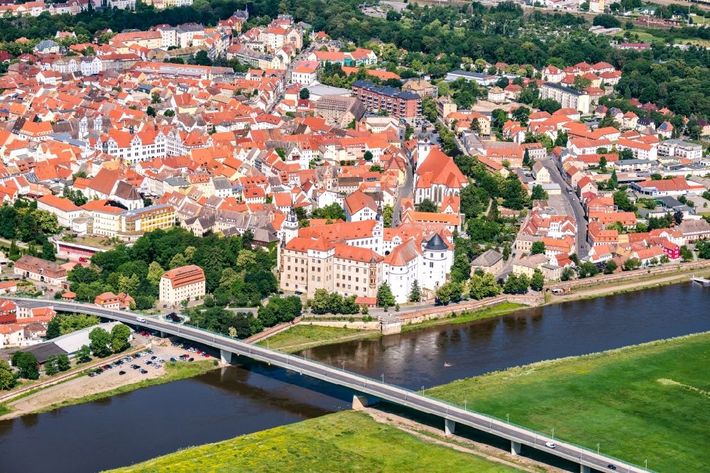 Aerial image Torgau - Old town area and city center as well as Elbe bridge and Hartenfels Castle in Torgau in the state Saxony, Germany