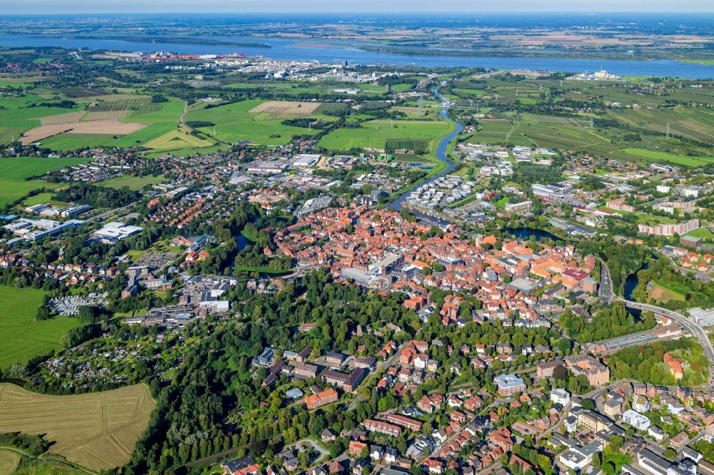 Aerial photograph Stade - Old Town area and city center in Stade in the state Lower Saxony, Germany