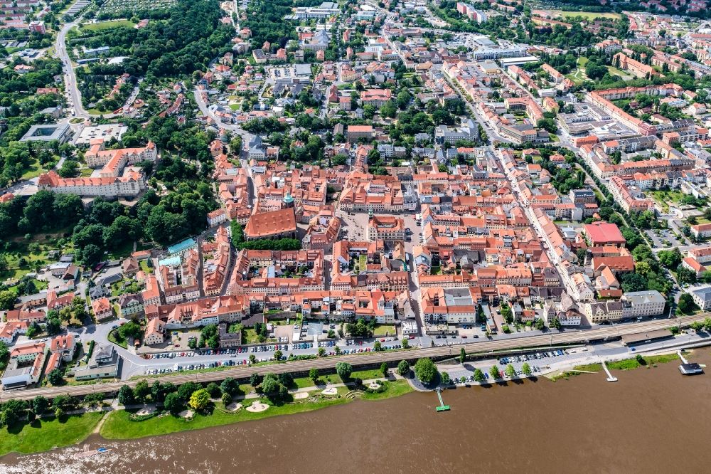 Aerial photograph Pirna - Old town area and city center around the Stadtkriche St. Marien and Schloss Sonnenstein in Pirna in the state Saxony, Germany