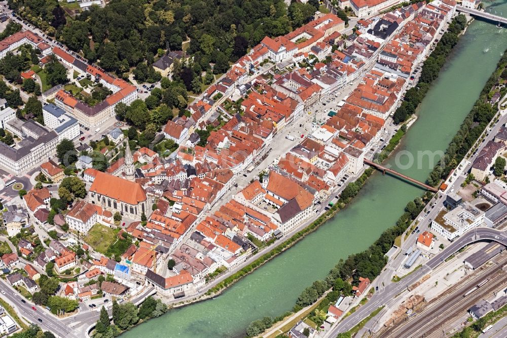 Aerial photograph Steyr - Old Town area and city center dem Stadtplatz and Rathaus on Flussverlauf of Enns in Steyr in Oberoesterreich, Austria