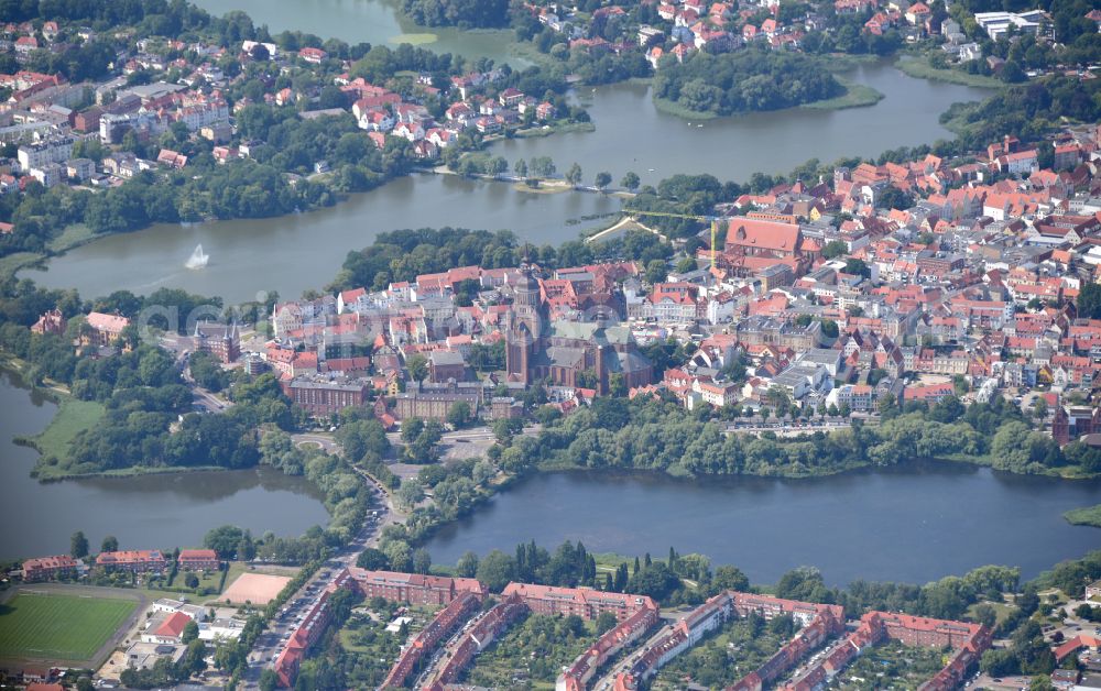 Aerial photograph Hansestadt Stralsund - Old town area and city center with the St. Nikolai Church on the Alter Markt in Stralsund in the state Mecklenburg - Western Pomerania, Germany