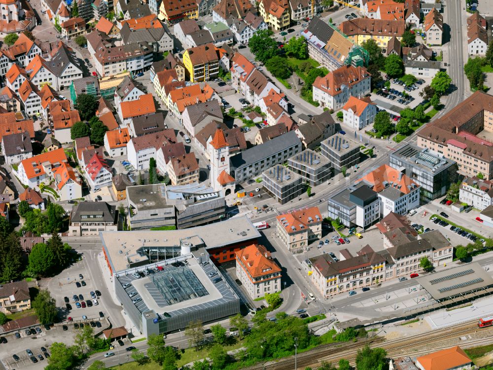 Aerial image Biberach an der Riß - Old Town area and city center on Strasse Zeppelinring - Ulmer-Tor-Strasse with dem Gebaeude of Stadttores Ulmer-Tor in Biberach an der Riss in the state Baden-Wuerttemberg, Germany