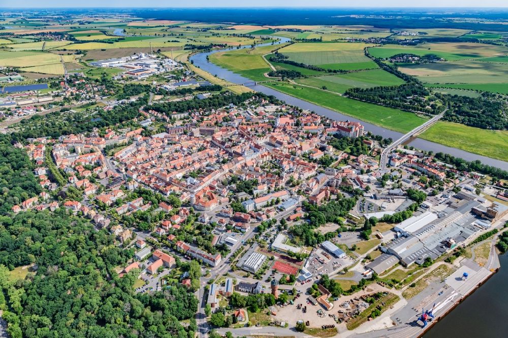 Torgau from the bird's eye view: Old Town area and city center on the course of the river Elbe in Torgau in the state Saxony, Germany