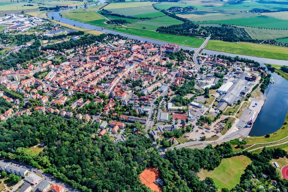 Aerial photograph Torgau - Old Town area and city center on the course of the river Elbe in Torgau in the state Saxony, Germany