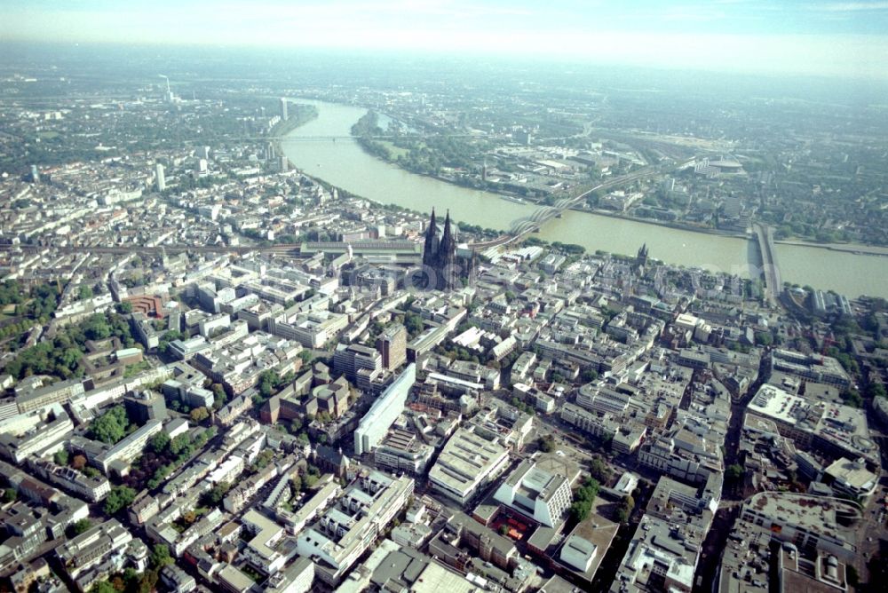 Aerial image Köln - Old Town area and city center on the banks of the Rhine in Cologne in the state North Rhine-Westphalia, Germany