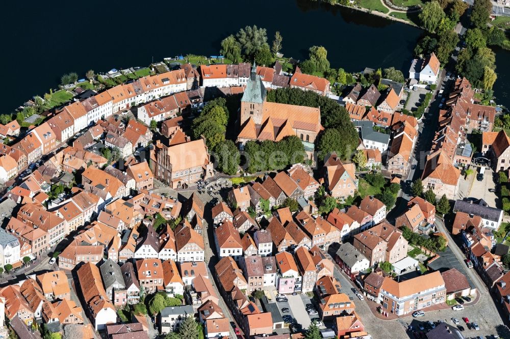 Mölln from the bird's eye view: Old Town area and city center on lake Stadtsee in Moelln in the state Schleswig-Holstein, Germany