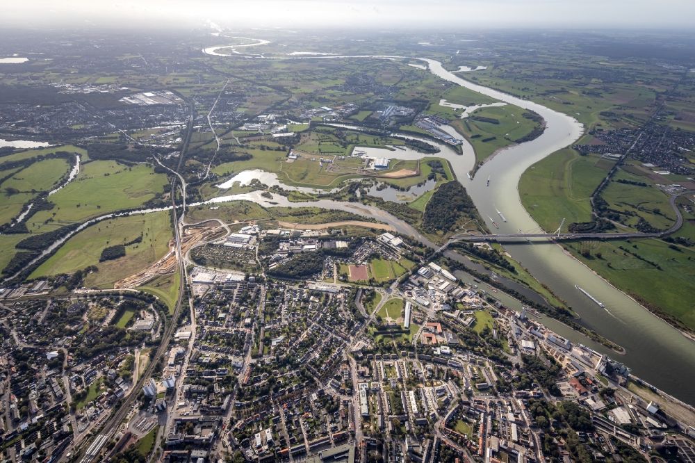 Aerial image Wesel - Old Town area and city center on the banks of the Rhine in Wesel at Ruhrgebiet in the state North Rhine-Westphalia, Germany