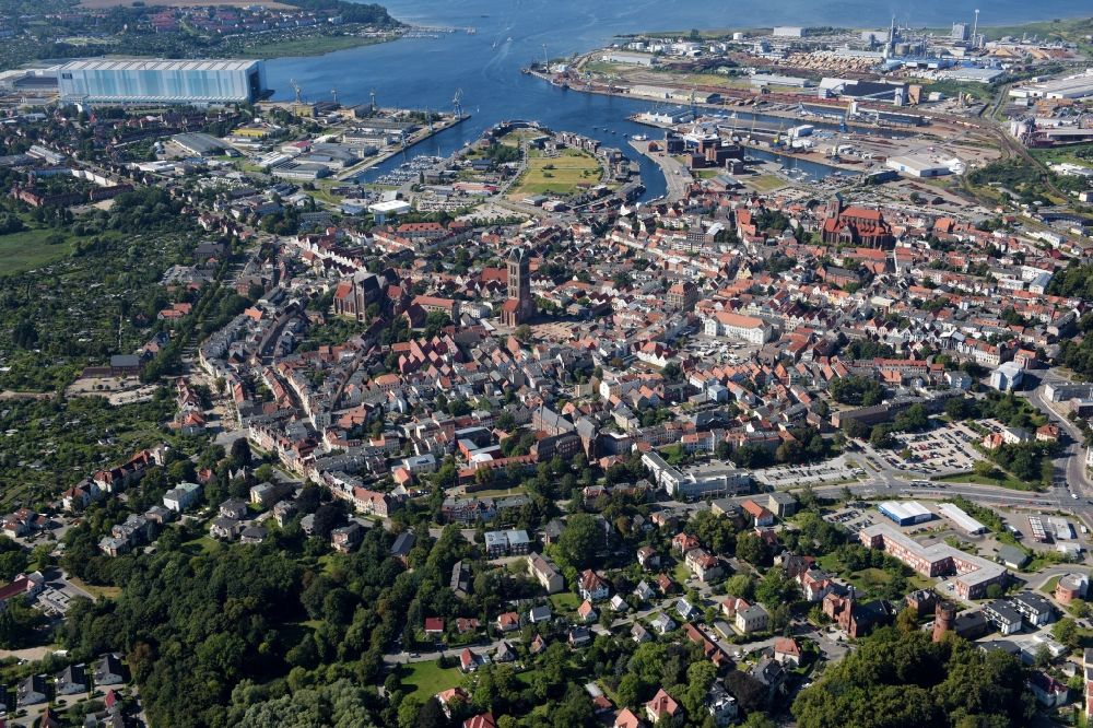 Wismar from the bird's eye view: Old Town area and city center in Wismar in the state Mecklenburg - Western Pomerania