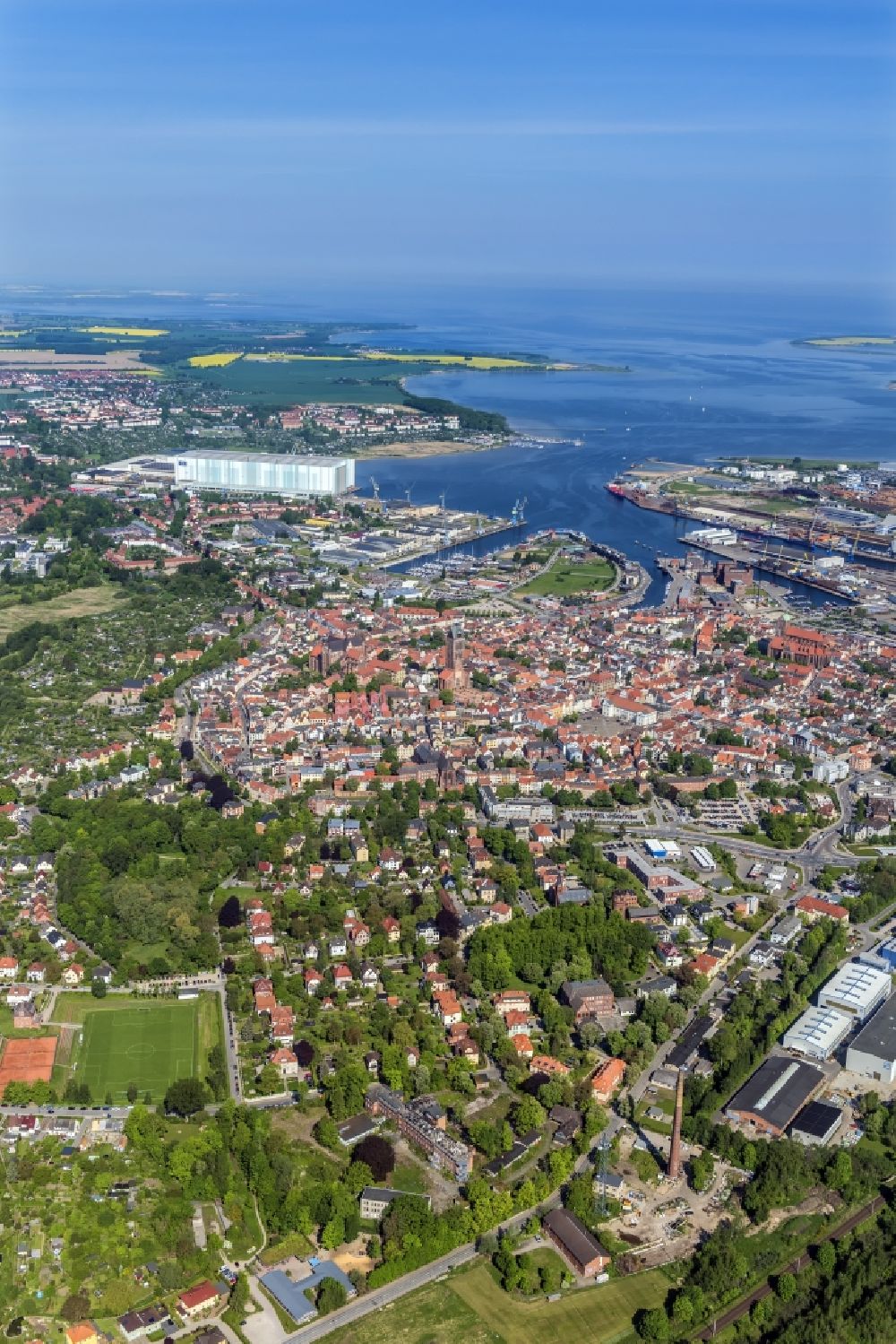 Aerial image Wismar - Old Town area and city center in Wismar in the state Mecklenburg - Western Pomerania