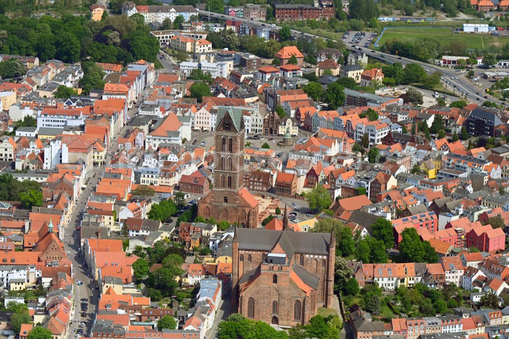 Aerial photograph Hansestadt Wismar - Old Town area and city center in Wismar in the state Mecklenburg - Western Pomerania