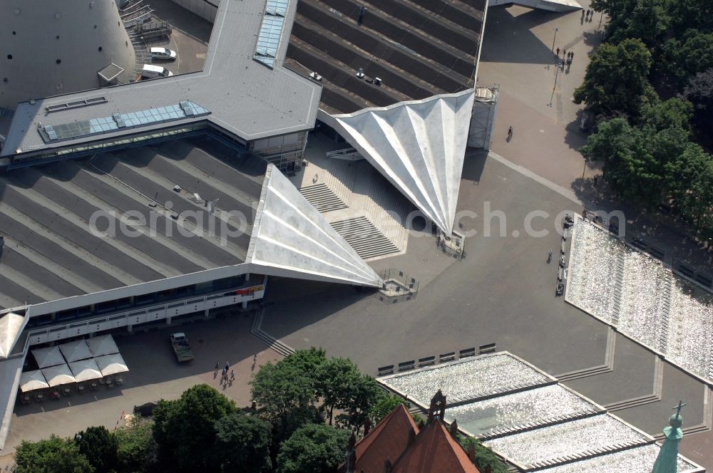 Aerial image Berlin - Pavilion development at the bottom of the Berlin TV-Tower with fountain rsp. water cascade