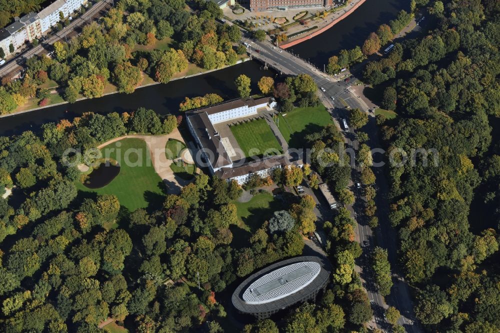 Aerial photograph Berlin - Palais site of the Federal President in the park of Schloss Bellevue on Spreeweg in the Tiergarten in Berlin
