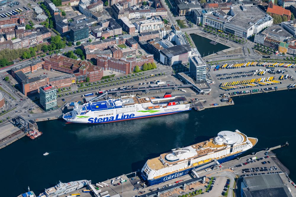 Kiel from the bird's eye view: Moored ferry ships Color Line Fantasy and Stena Line Germanica in the harbor in the district of Gaarden-Ost in Kiel in the state Schleswig-Holstein, Germany
