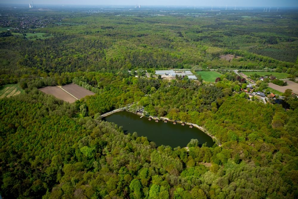Aerial photograph Bottrop - Holiday house plant of the park Angelpark Zur Grafenmuehle on Forellensee in the district Grafenwald in Bottrop in the state North Rhine-Westphalia, Germany