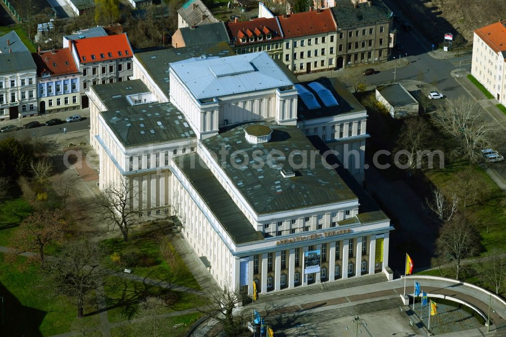 Aerial photograph Dessau - Building of the concert house and theater play house Anhaltisches Theater Dessau at the peace place in Dessau in the state Saxony-Anhalt, Germany