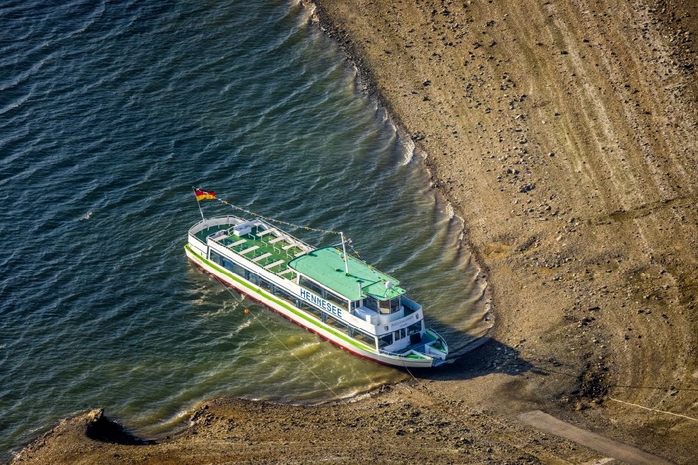 Meschede from above - Anchored and moored ferry in the harbor des Welcome Hotel Meschede/Hennesee Am Hennesee in Meschede at Sauerland in the state North Rhine-Westphalia, Germany