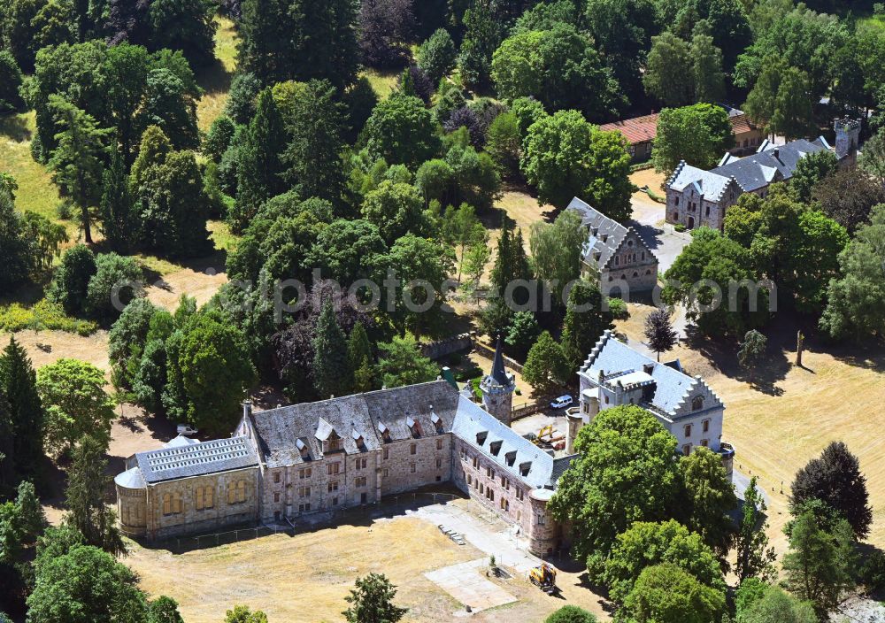 Friedrichroda from the bird's eye view: Castle of the castle Reinhardsbrunn in the district in Reinhardsbrunn in Friedrichroda in the Thuringian Forest in the state Thuringia, Germany