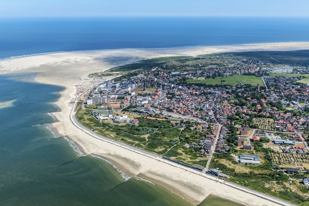 Borkum from the bird's eye view: Roadstead for ferry ships running between Borkum-Emden as well as marina and piers in Borkum in the state Lower Saxony