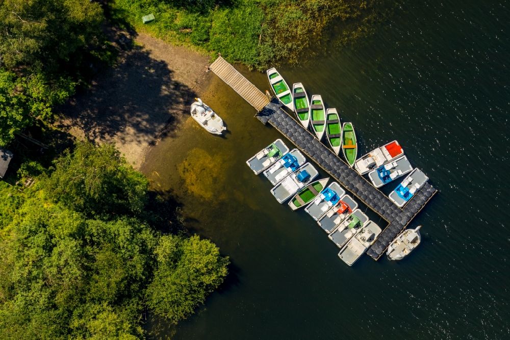 Aerial image Asel Süd - Boat berths and moorings on the shore area of Eder in Asel Sued in the state Hesse, Germany