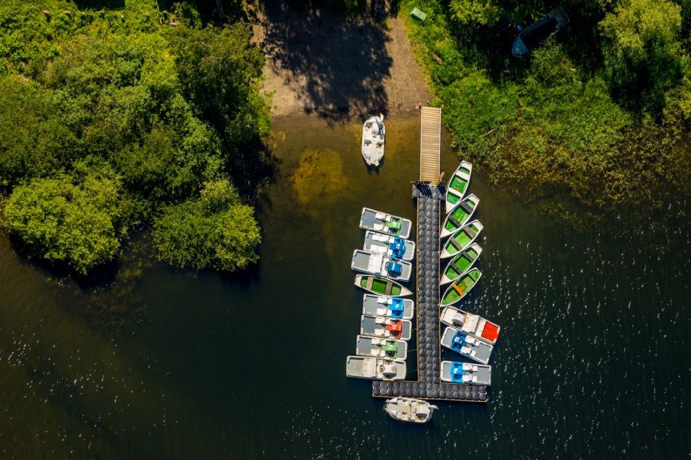 Aerial photograph Asel Süd - Boat berths and moorings on the shore area of Eder in Asel Sued in the state Hesse, Germany