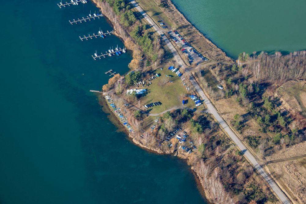 Aerial image Steinberg am See - Moorings on the shore area Steinberger See on street In der Oder in Steinberg am See in the state Bavaria, Germany