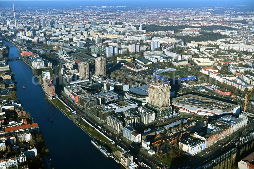 Aerial image Berlin - City view Anschutz Areal on the river bank of Spree River in the district Friedrichshain in Berlin, Germany