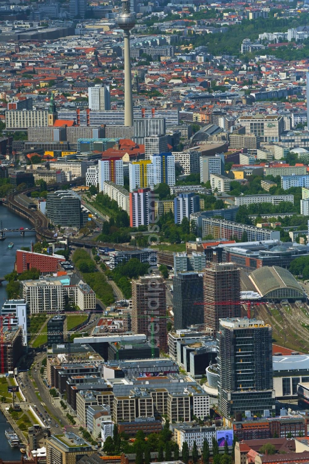 Berlin from the bird's eye view: City view Anschutz Areal on the river bank of Spree River in the district Friedrichshain in Berlin, Germany
