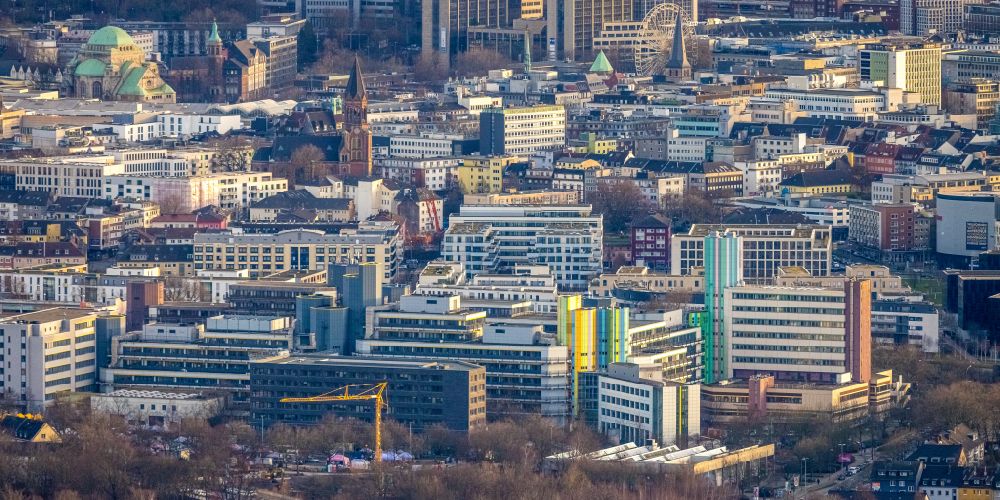 Aerial photograph Essen - city view of the inner city area with high-rise buildings and residential areas in Essen at Ruhrgebiet in the state North Rhine-Westphalia, Germany
