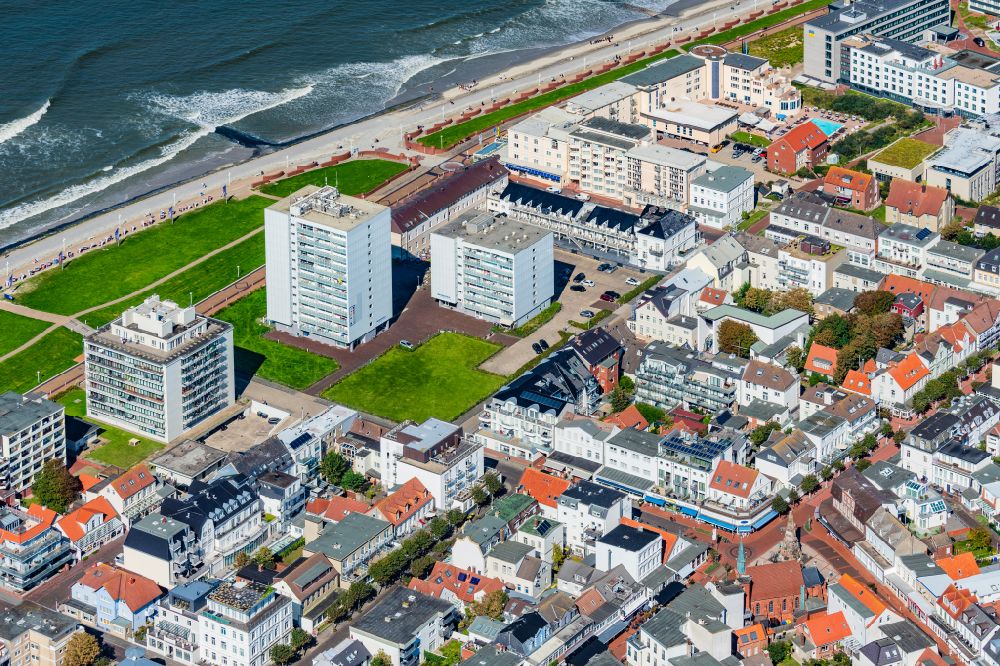 Norderney from above - Apartment houses and holiday complexes on Kaiserstrasse on the island of Norderney in the state of Lower Saxony, Germanyy