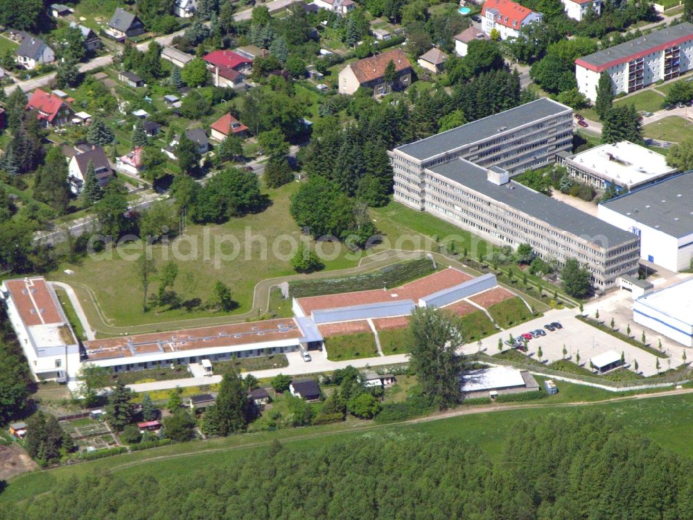 Aerial photograph Hoppegarten - Functional building of the archive building Bundesarchiv - Zwischenarchiv on street Lindenallee in Hoppegarten in the state Brandenburg, Germany