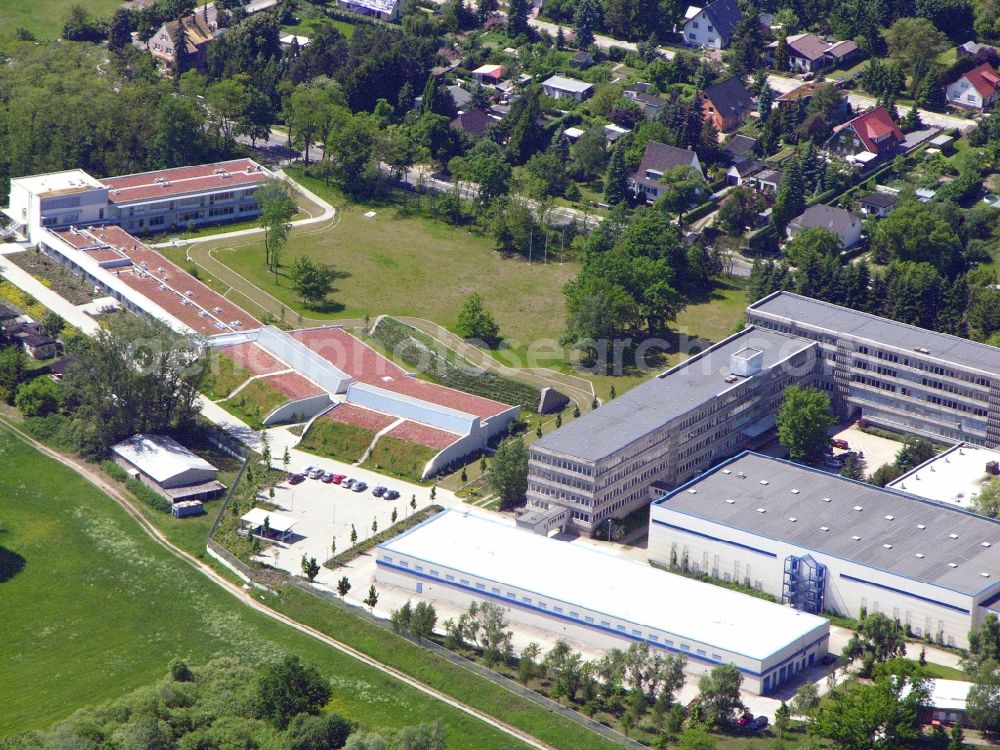 Aerial image Hoppegarten - Functional building of the archive building Bundesarchiv - Zwischenarchiv on street Lindenallee in Hoppegarten in the state Brandenburg, Germany