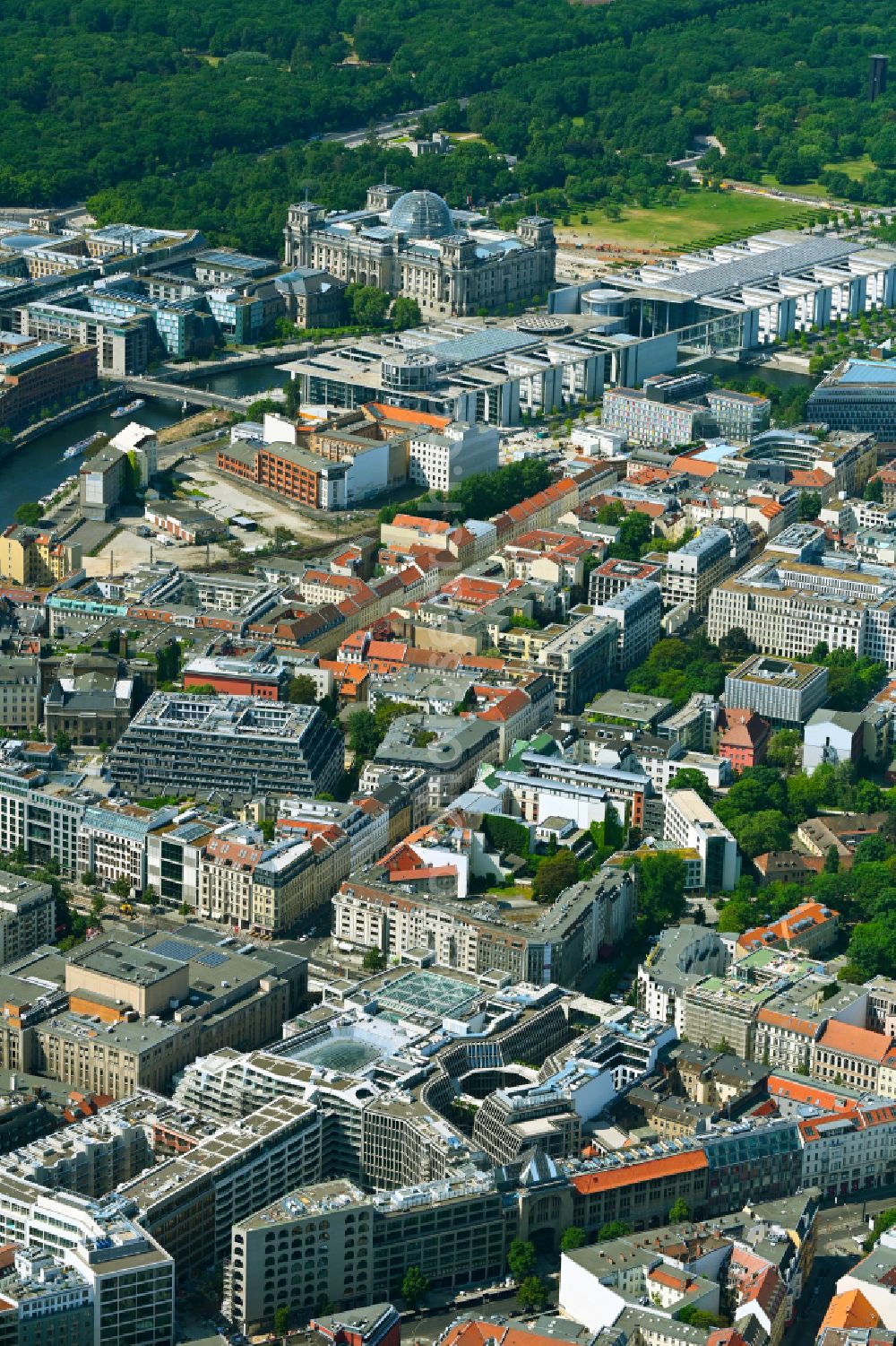 Aerial photograph Berlin - Areal on Tacheles on Oranienburger Strasse in the district Mitte in Berlin, Germany